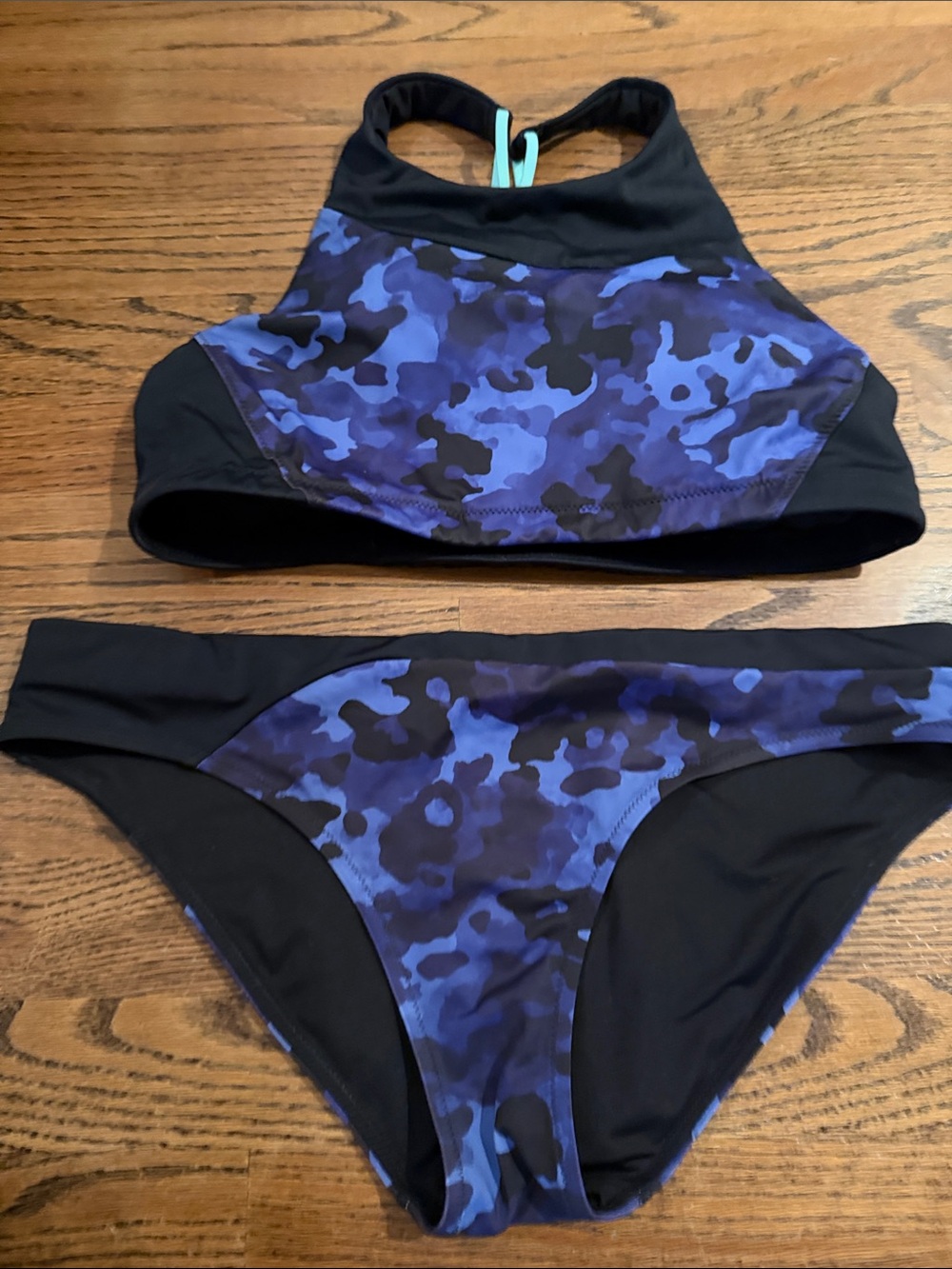 Athleta Women’s Blue Camo High-Neck Bikini Set Sz medium